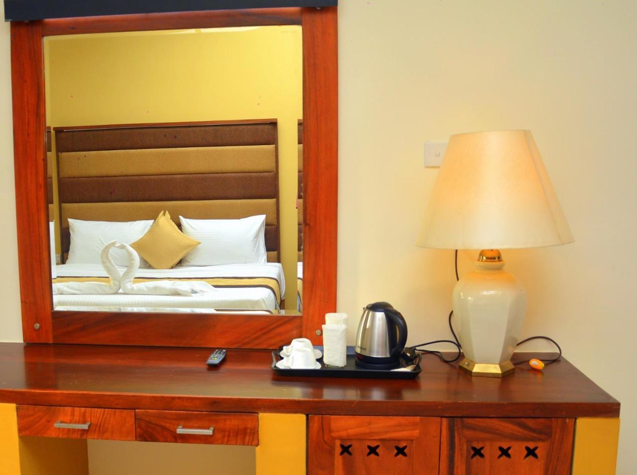 Beach Corridor Hotel & Spa With Free Airport Shuttle Negombo Ngoại thất bức ảnh
